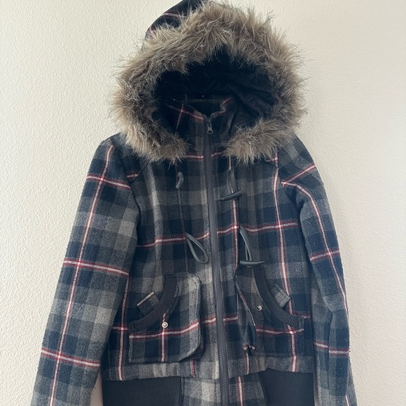 Paris Blues winter coat with fur hood - Picture 2 of 3